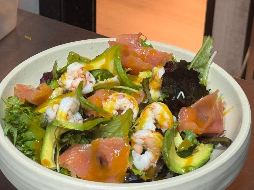 Ensalada Gambas y Salmón